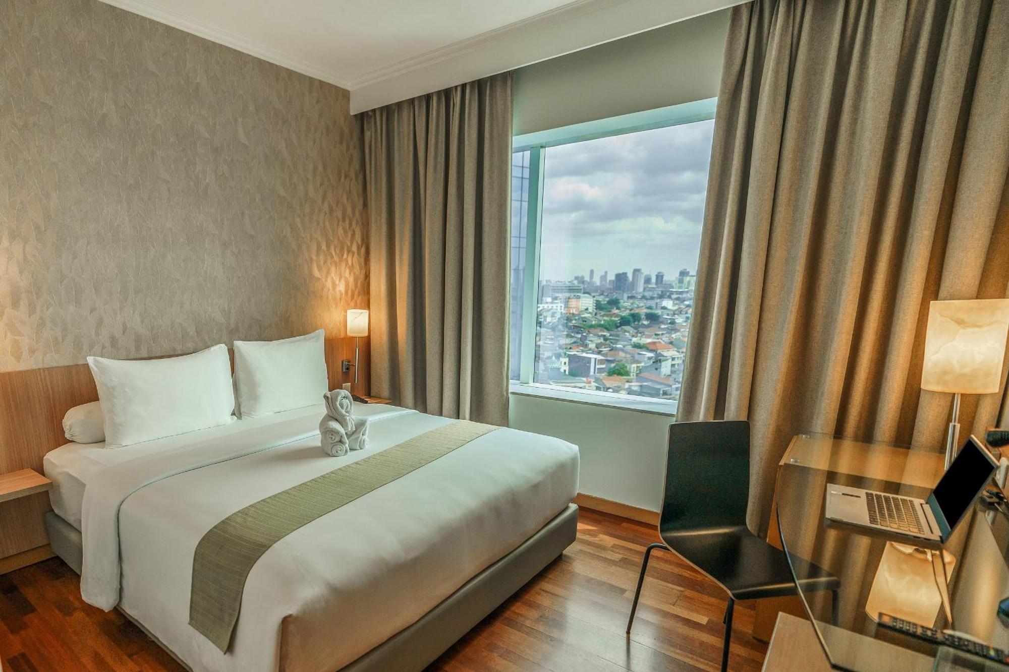 Hotel Kimaya Slipi Jakarta By Harris Екстериор снимка