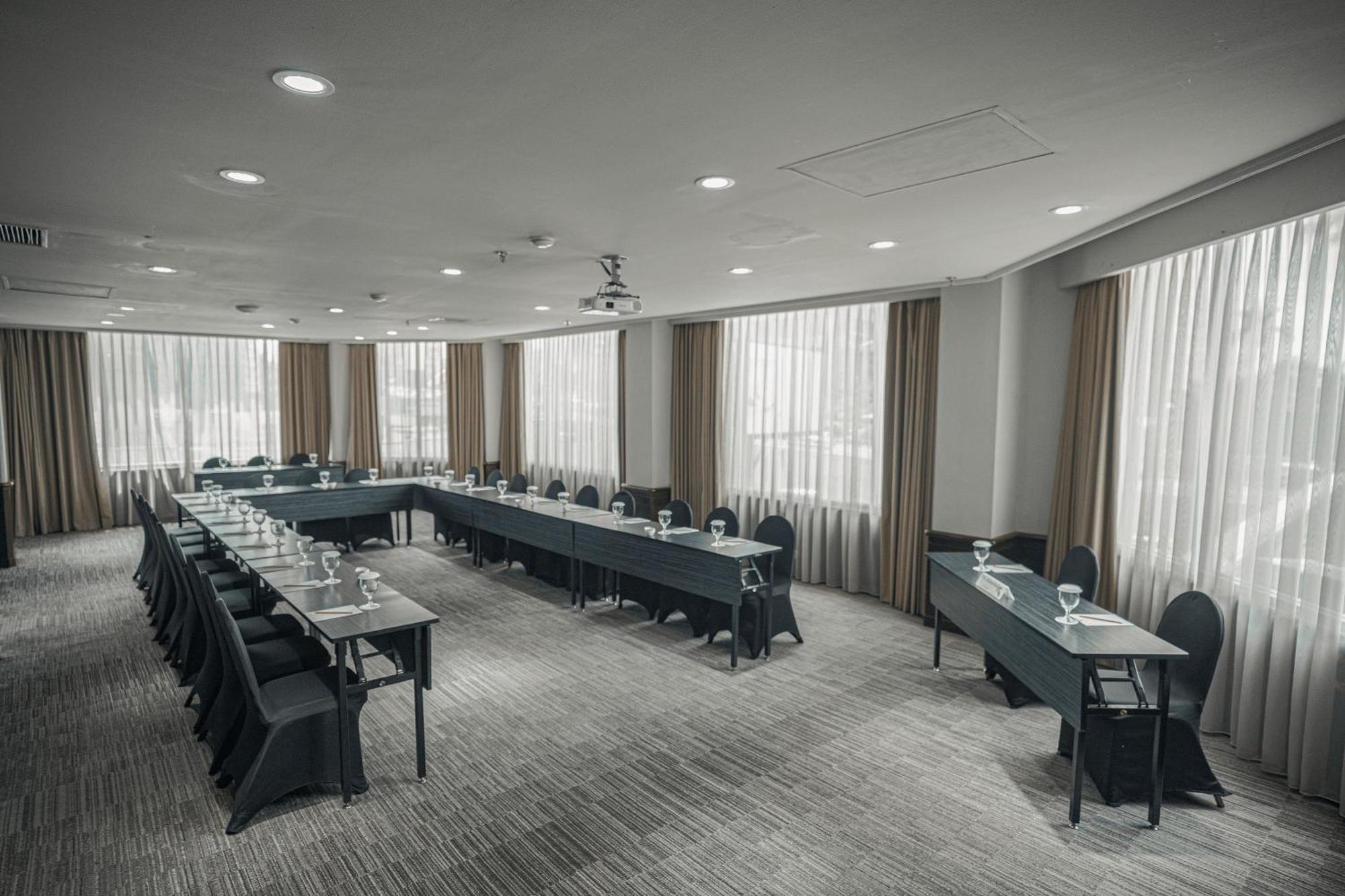 Hotel Kimaya Slipi Jakarta By Harris Екстериор снимка